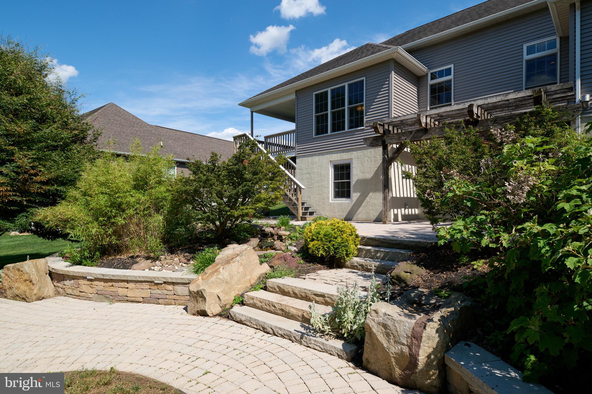 HAMPTON HILLS - Residential