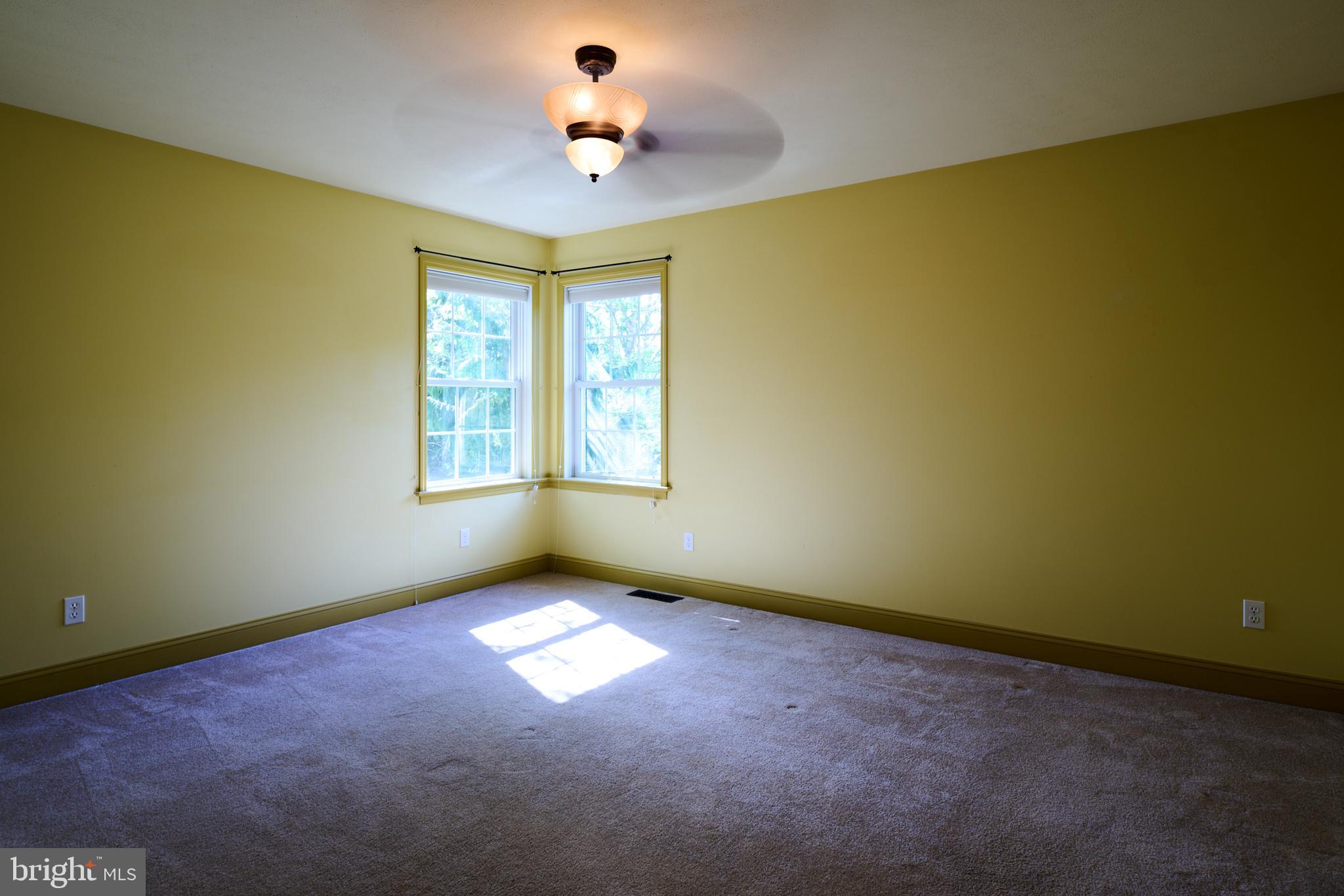 HAMPTON HILLS - Residential