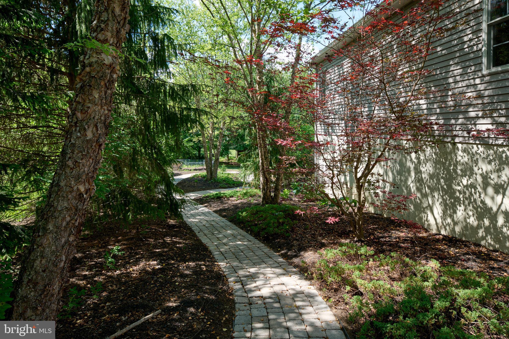 HAMPTON HILLS - Residential