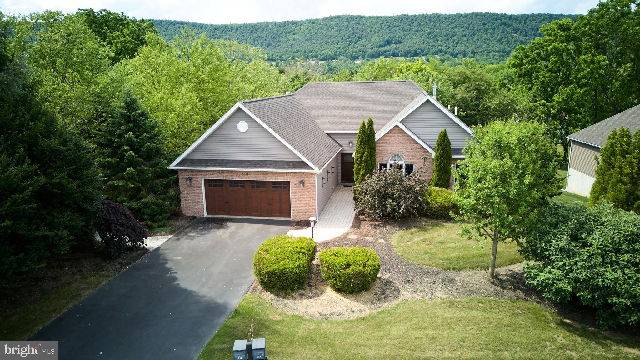 HAMPTON HILLS - Residential