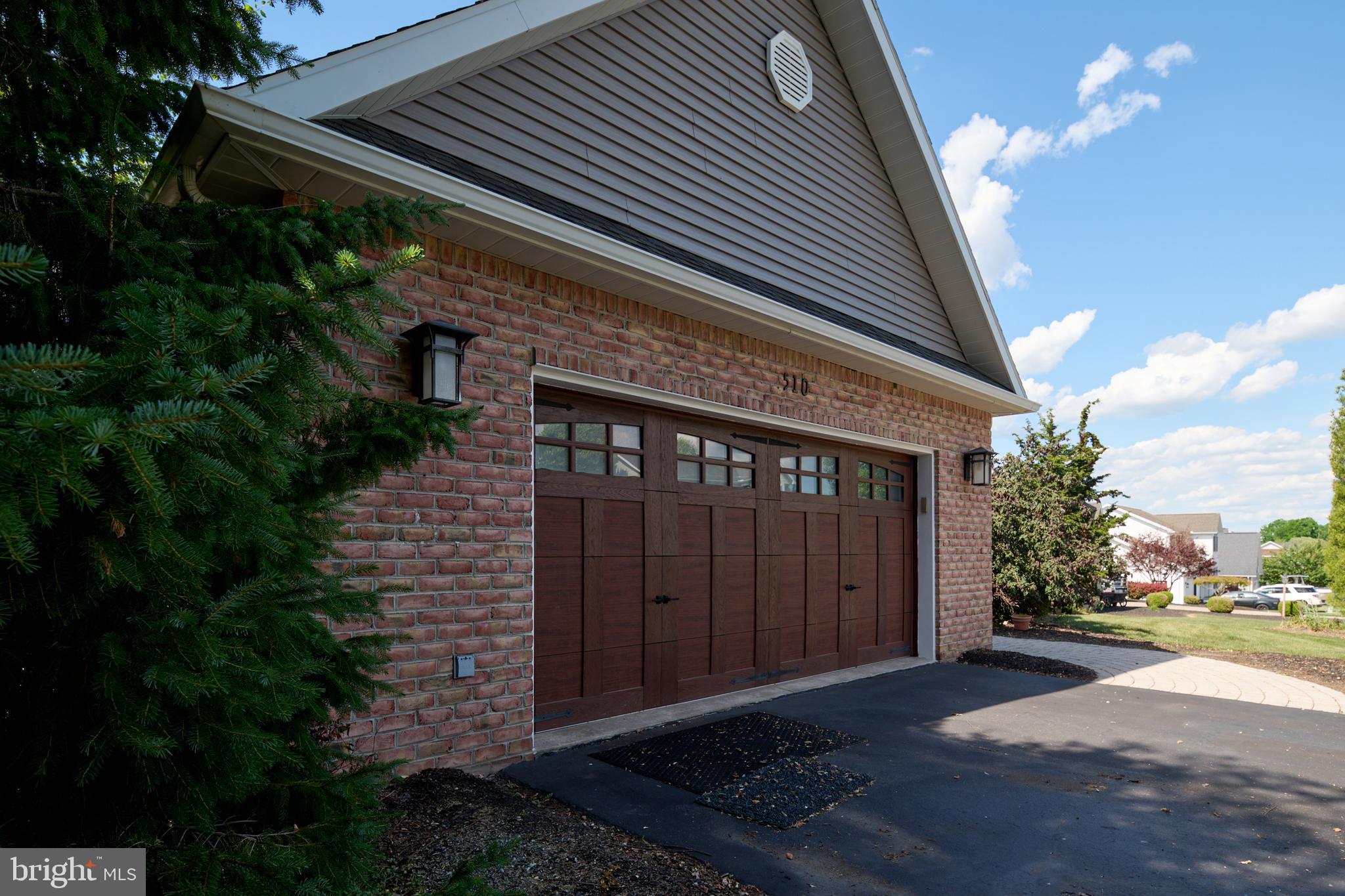 HAMPTON HILLS - Residential