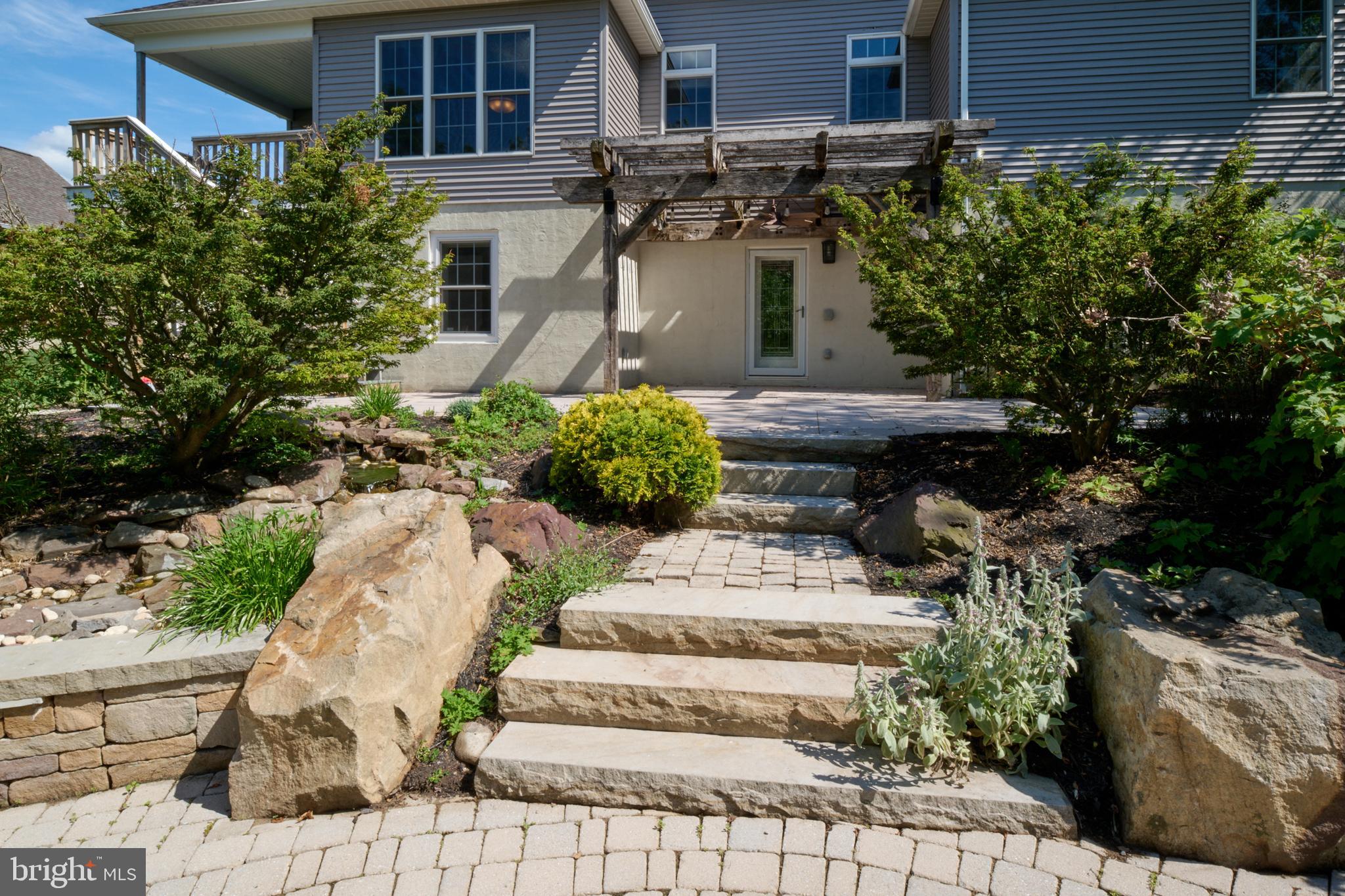 HAMPTON HILLS - Residential