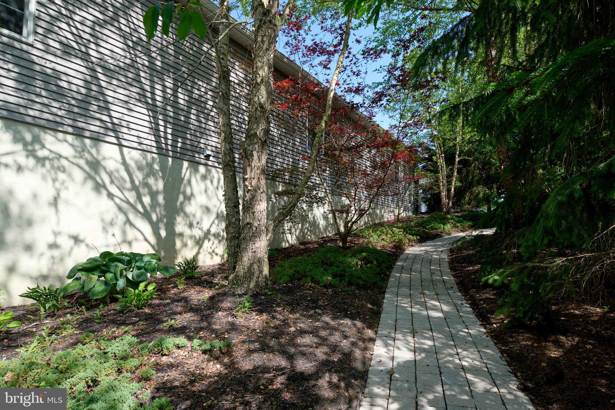 HAMPTON HILLS - Residential