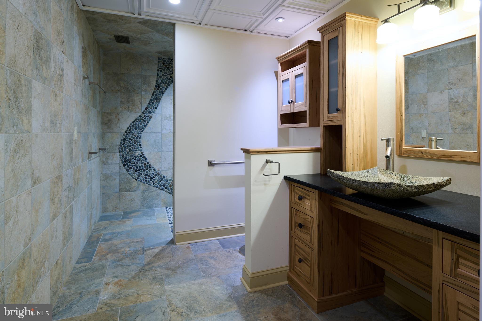 HAMPTON HILLS - Residential