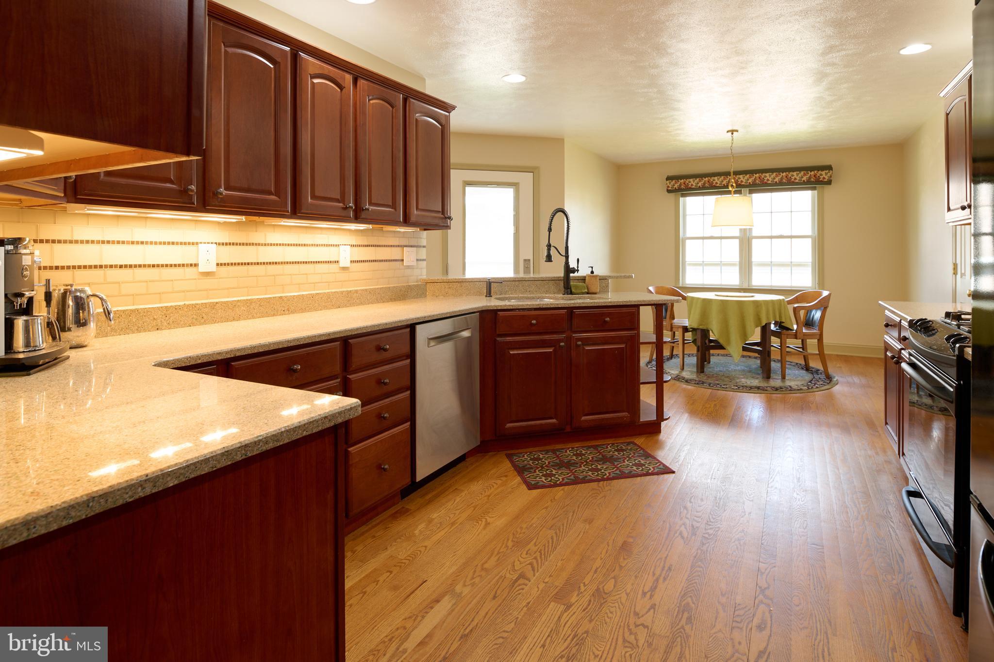 HAMPTON HILLS - Residential