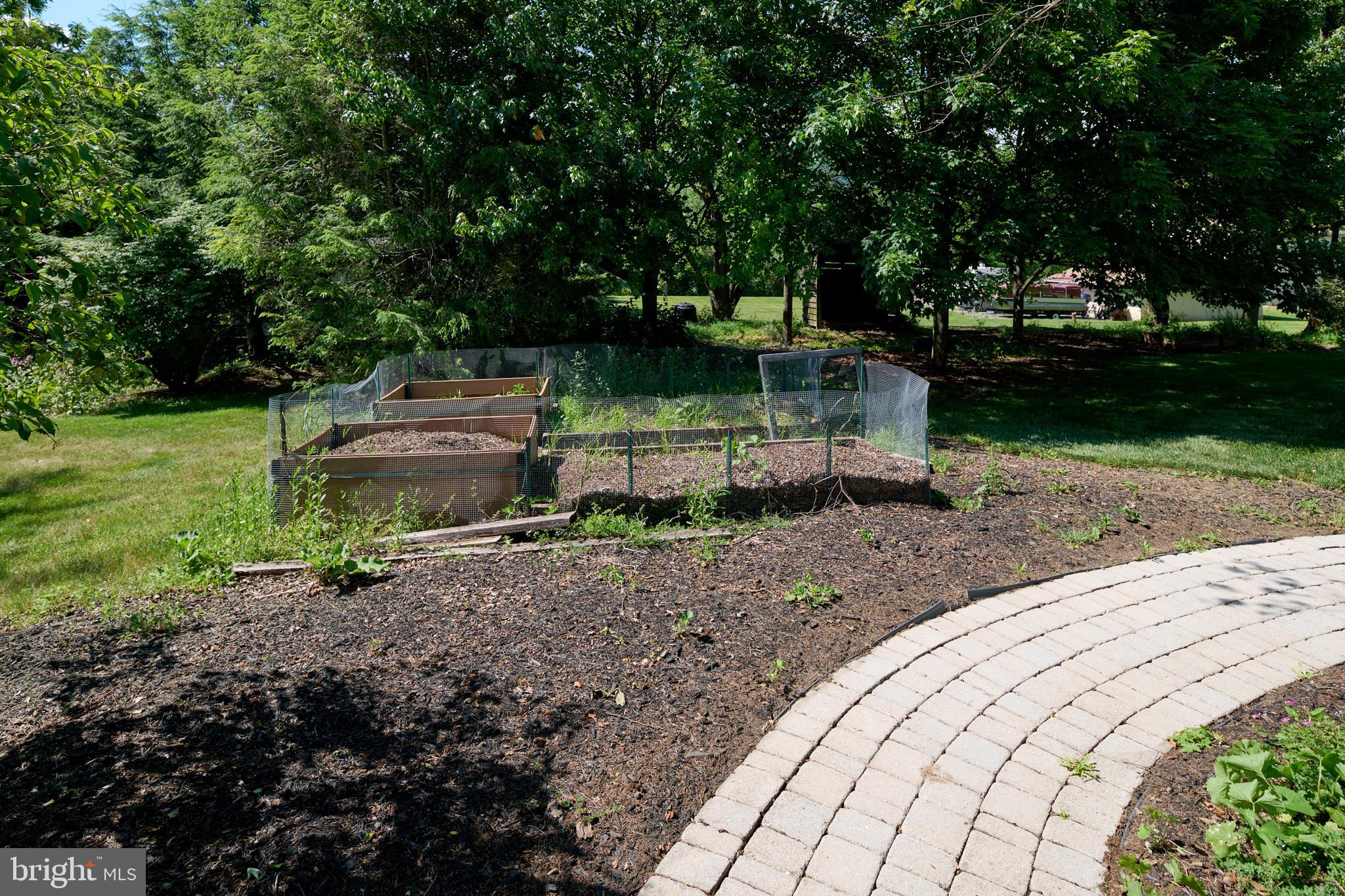 HAMPTON HILLS - Residential