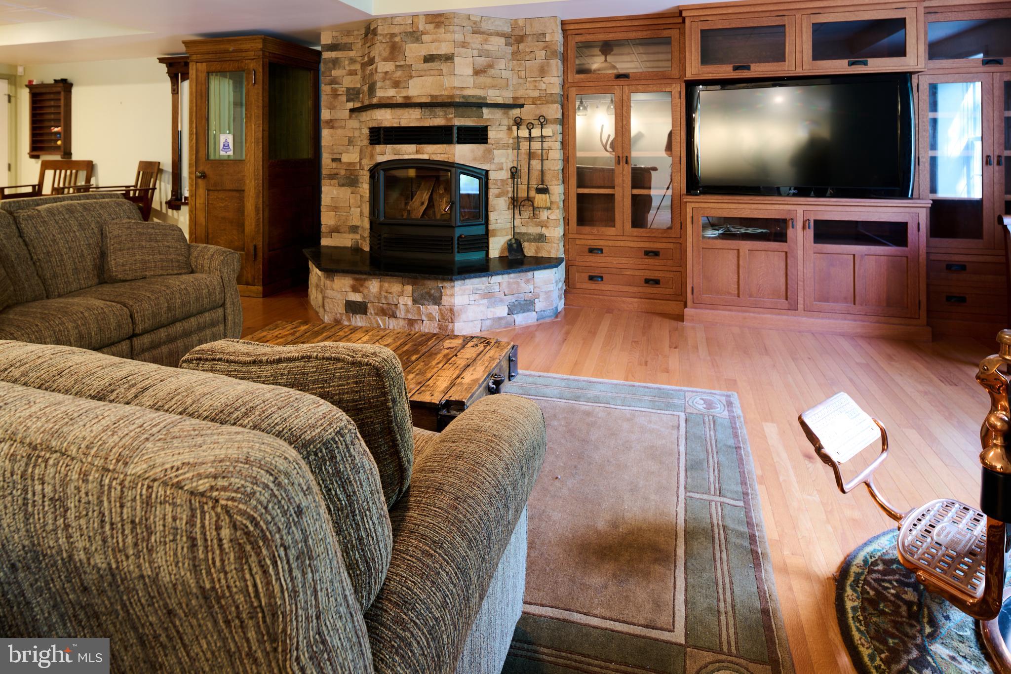 HAMPTON HILLS - Residential