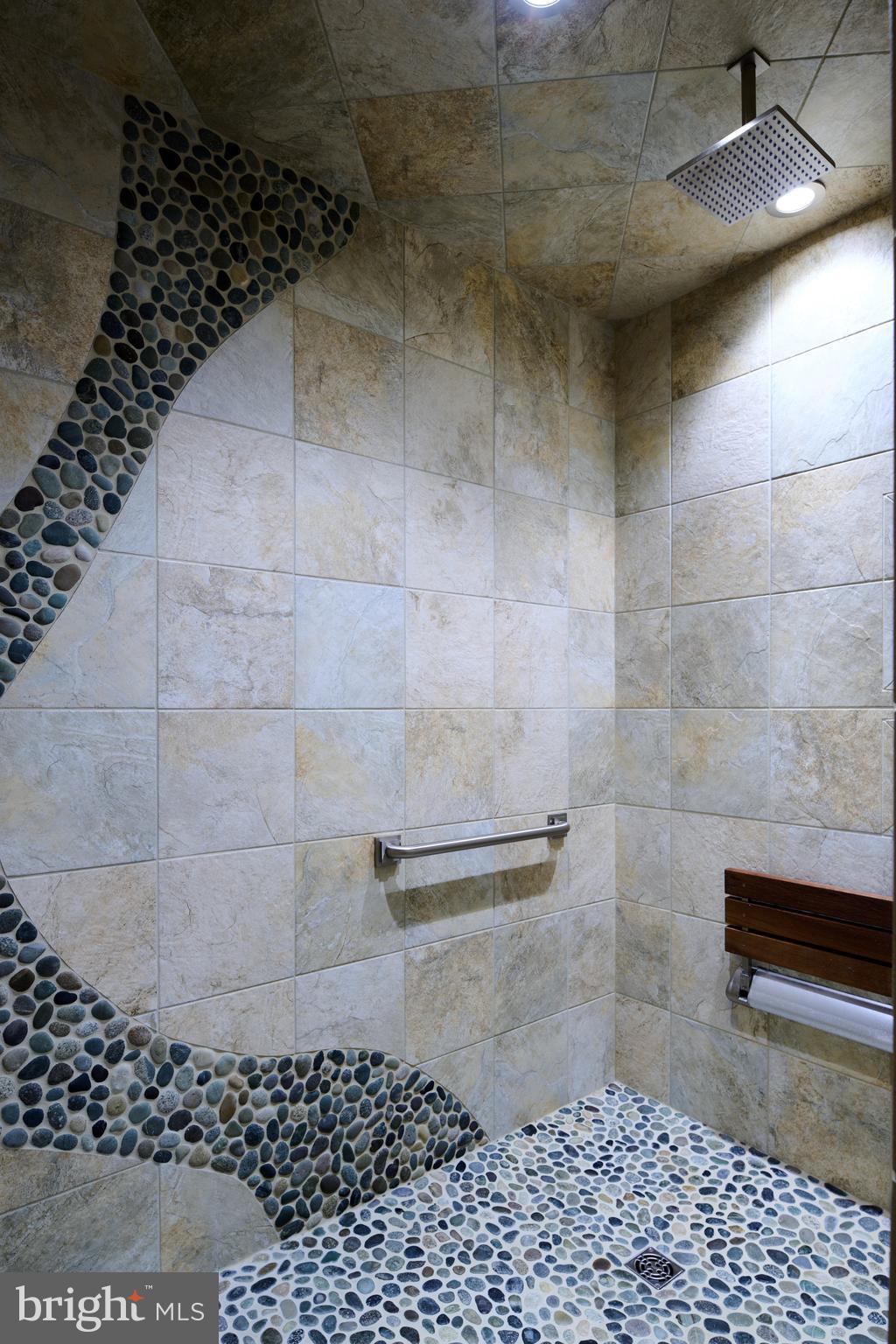 HAMPTON HILLS - Residential