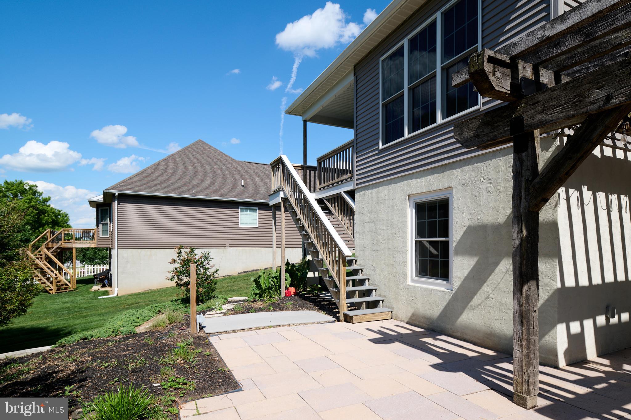 HAMPTON HILLS - Residential