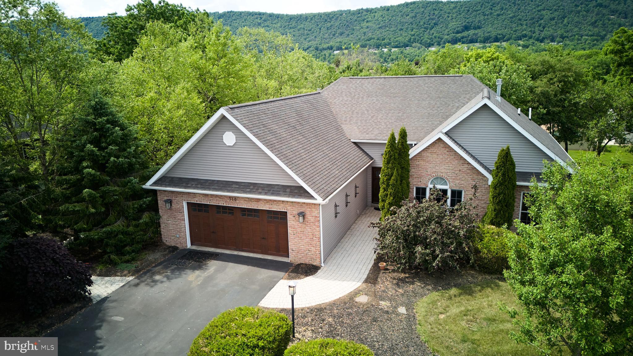 HAMPTON HILLS - Residential