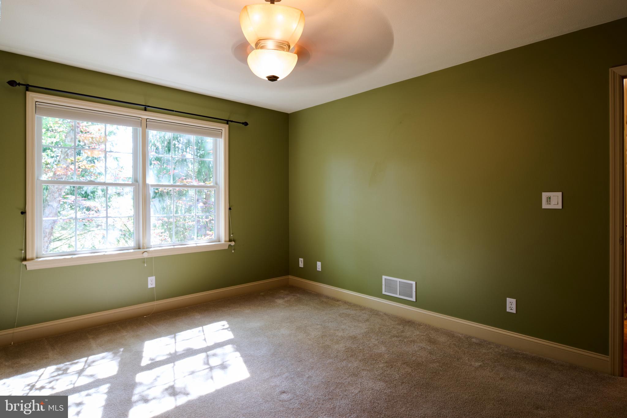 HAMPTON HILLS - Residential