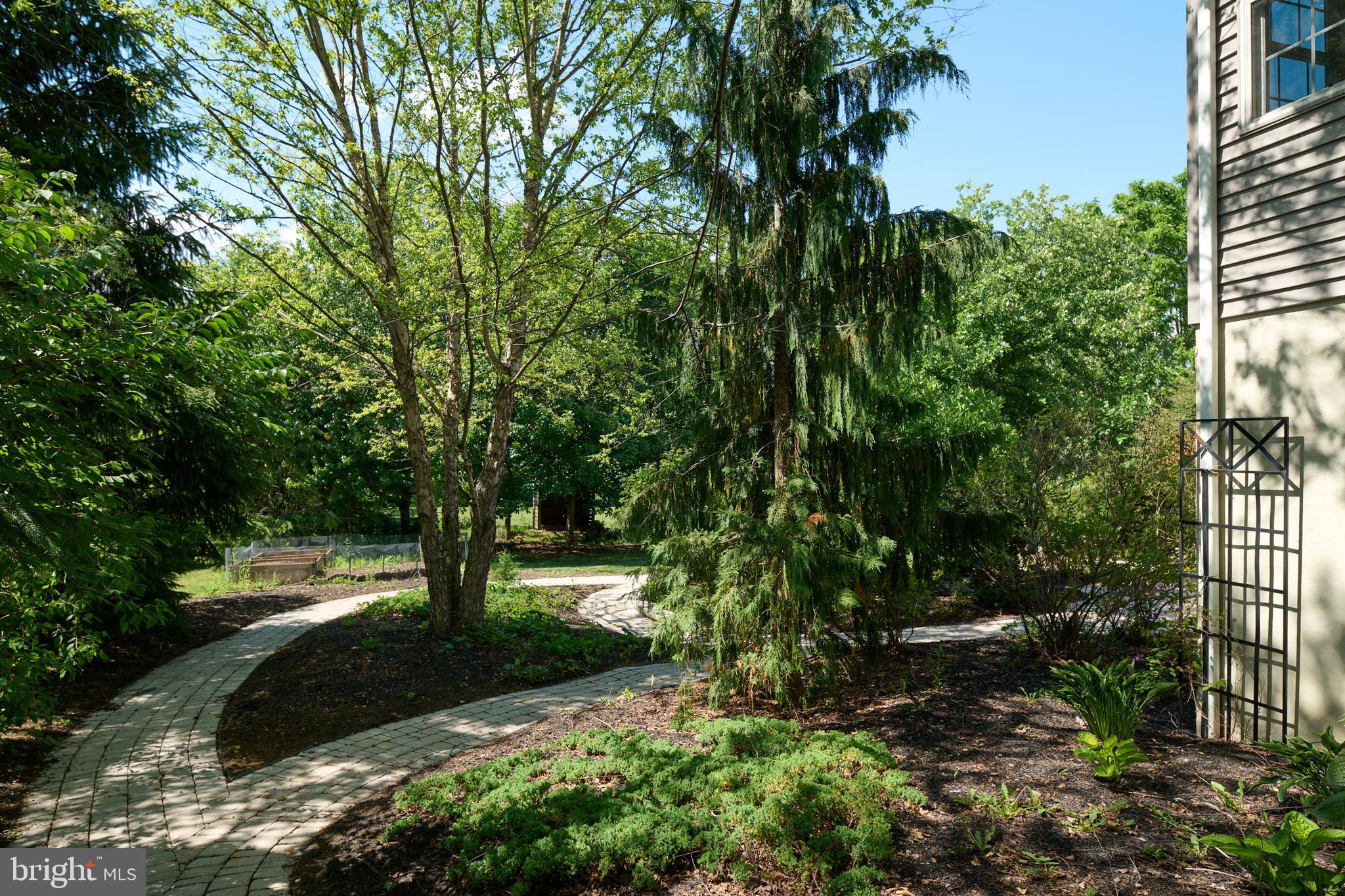 HAMPTON HILLS - Residential
