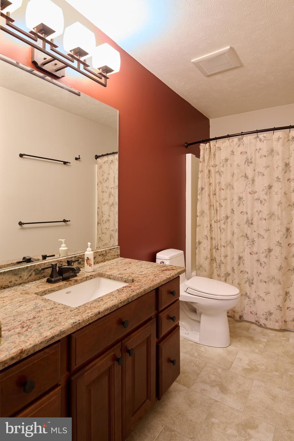 HAMPTON HILLS - Residential