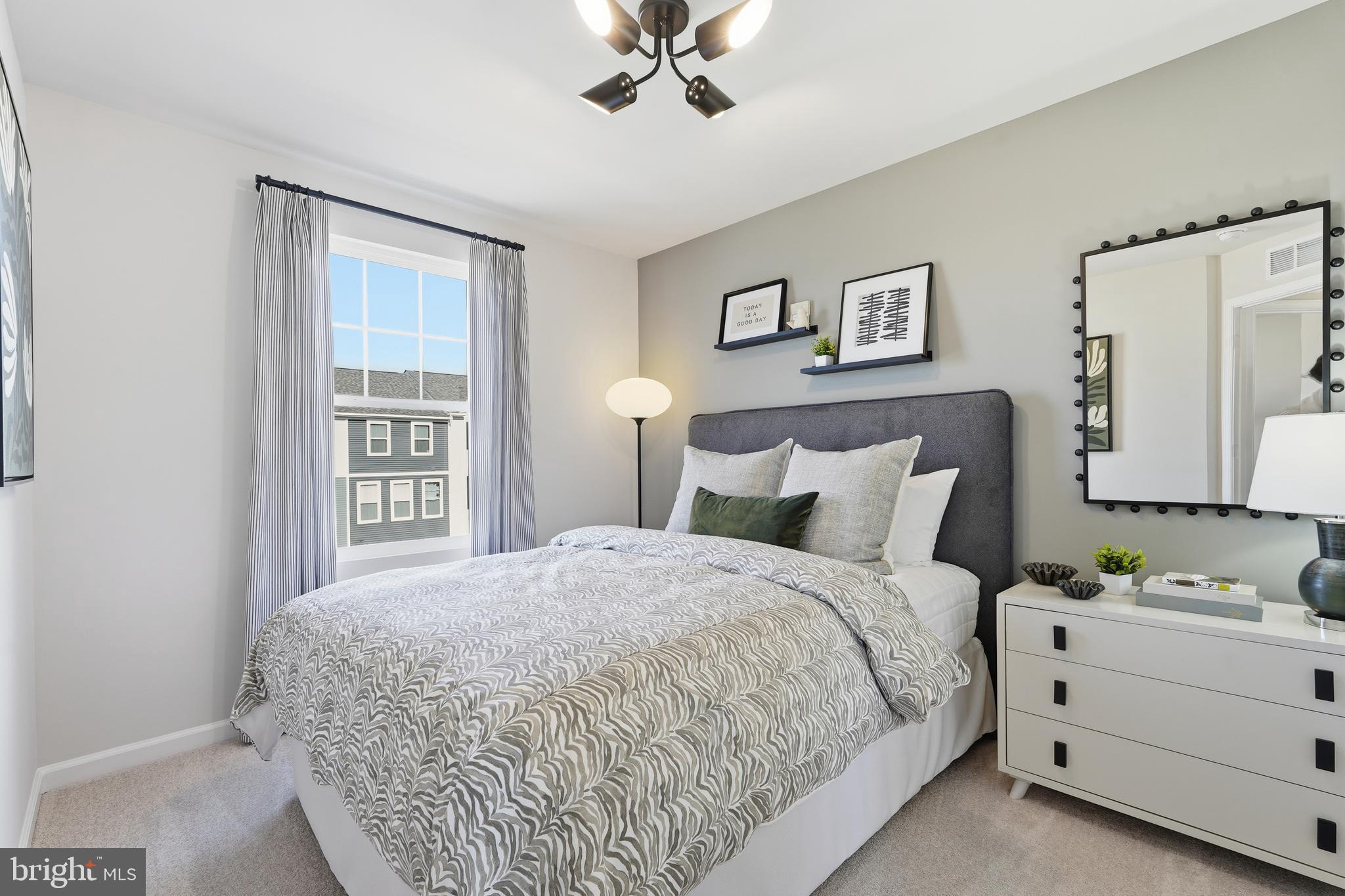 PRESIDENTS POINTE - Residential