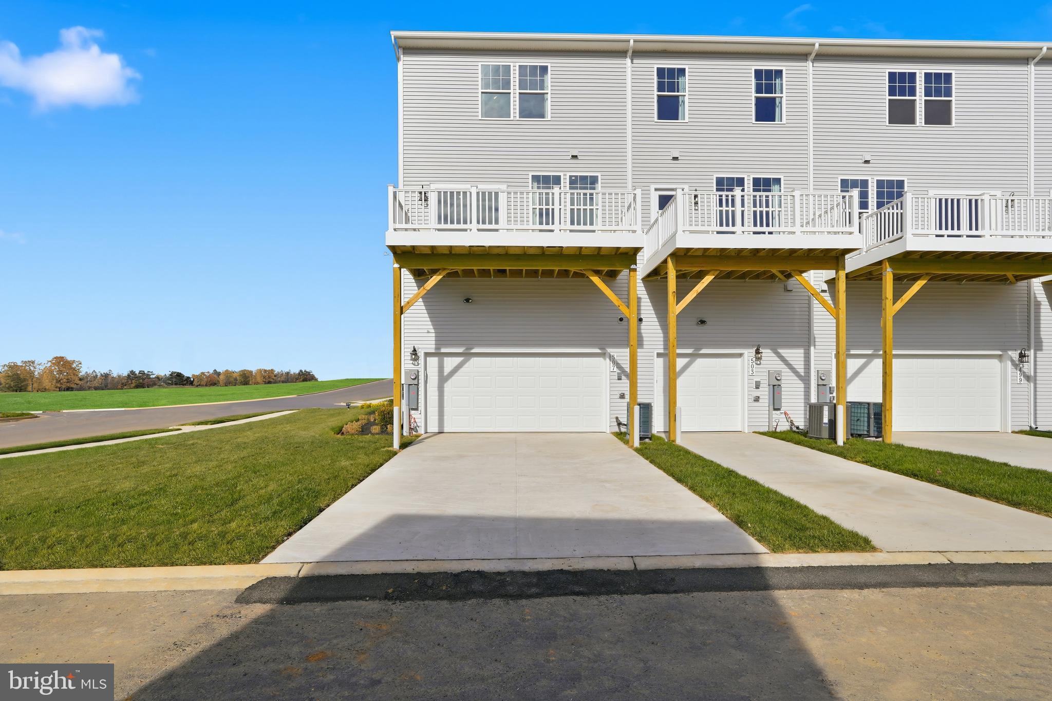 PRESIDENTS POINTE - Residential