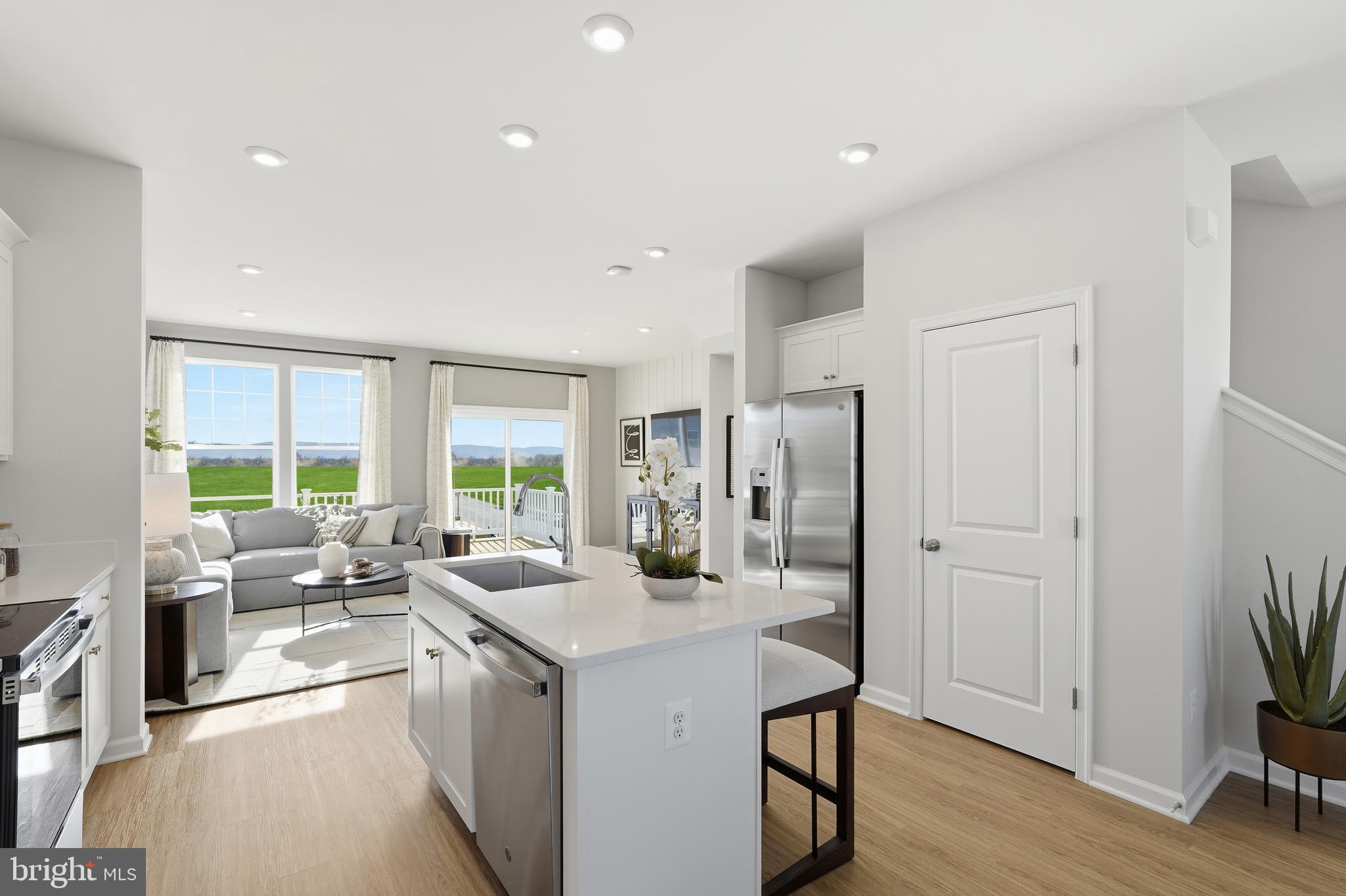 PRESIDENTS POINTE - Residential