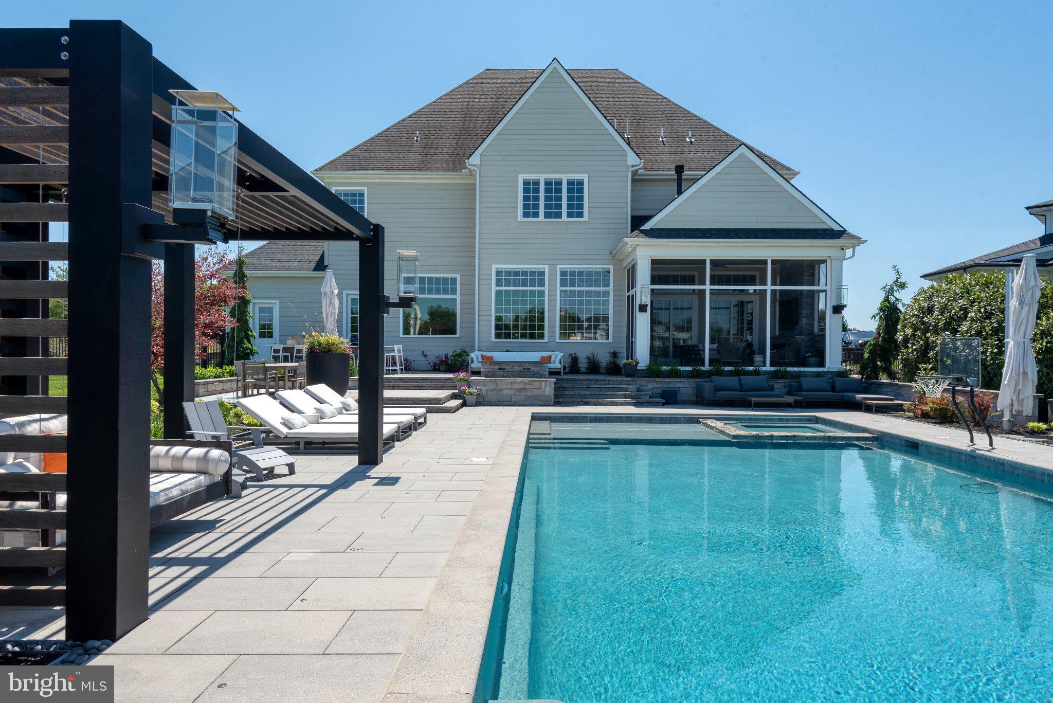 ESSEX COURT - Residential