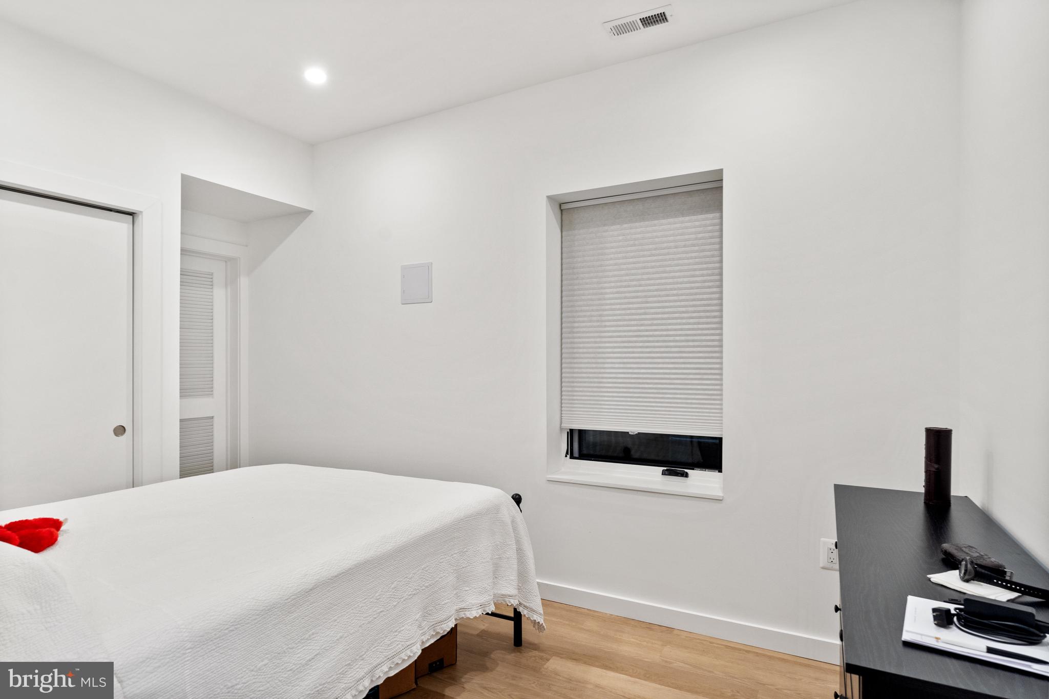 WOODLEY PARK - Residential