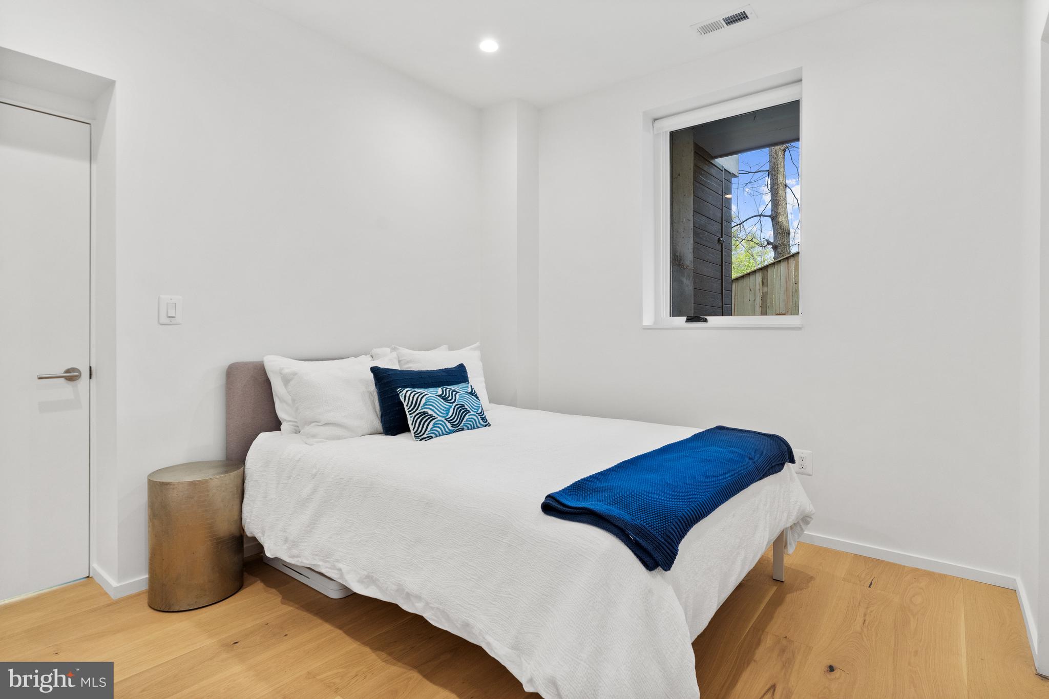 WOODLEY PARK - Residential