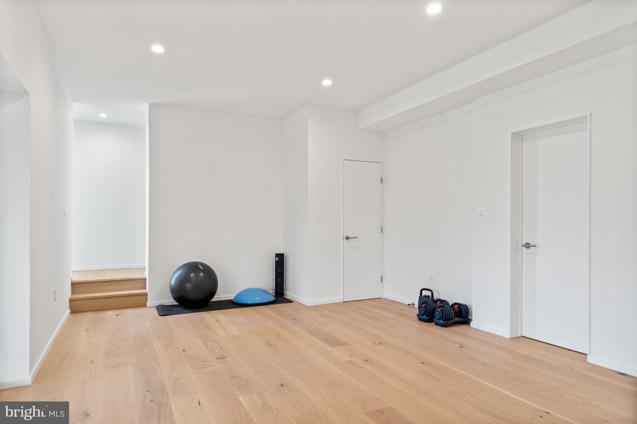 WOODLEY PARK - Residential