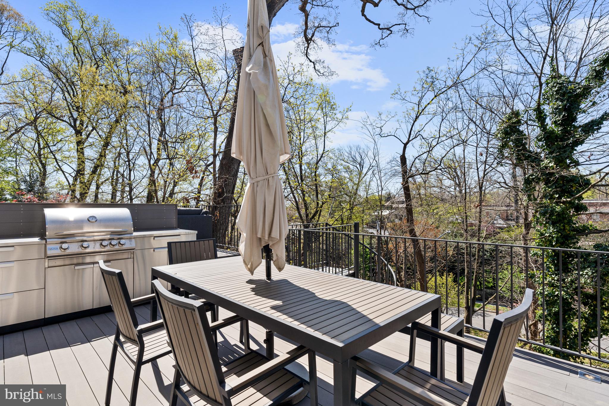 WOODLEY PARK - Residential