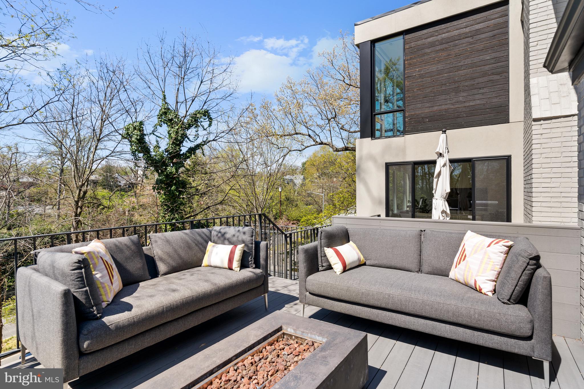 WOODLEY PARK - Residential