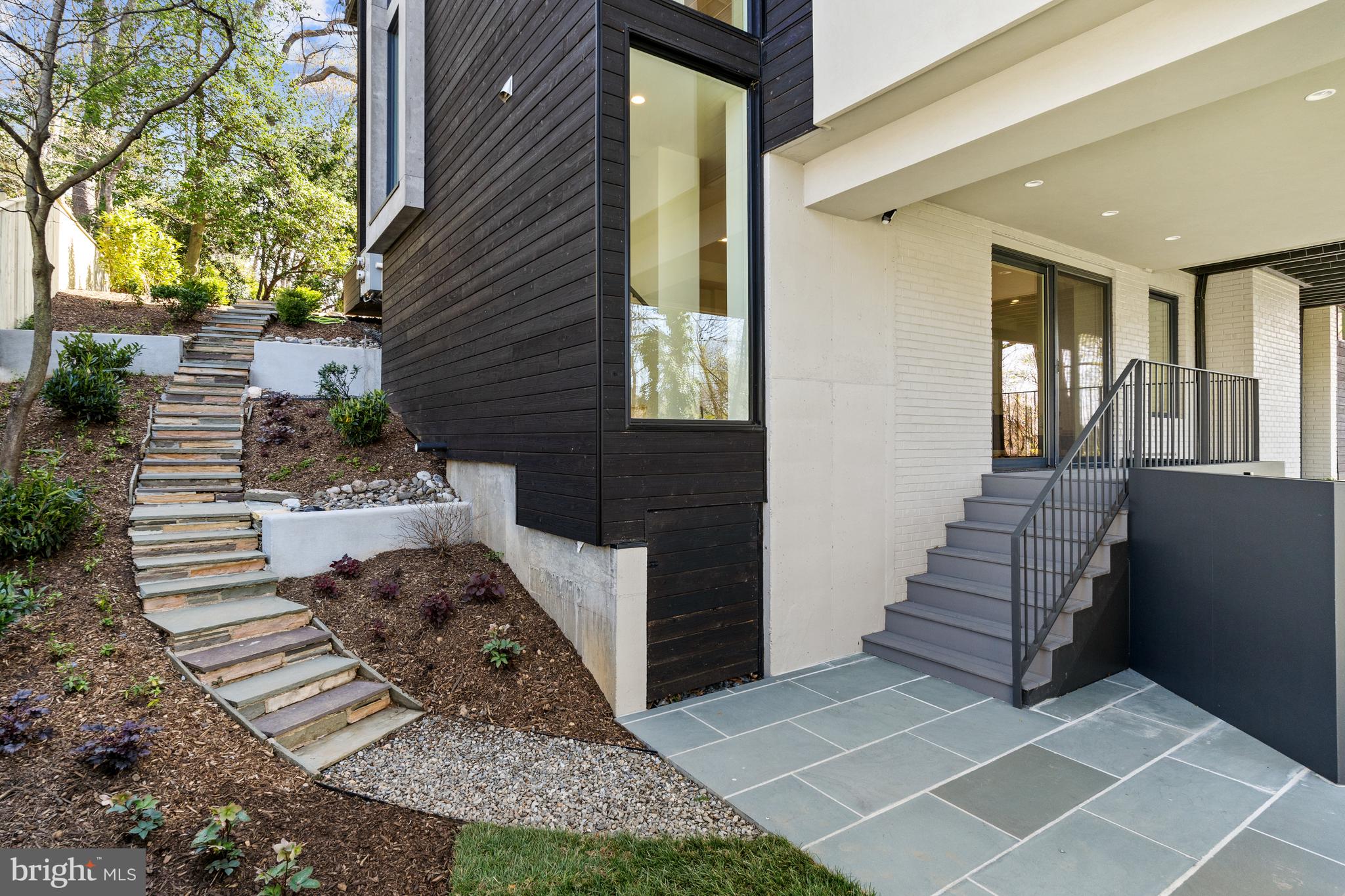 WOODLEY PARK - Residential