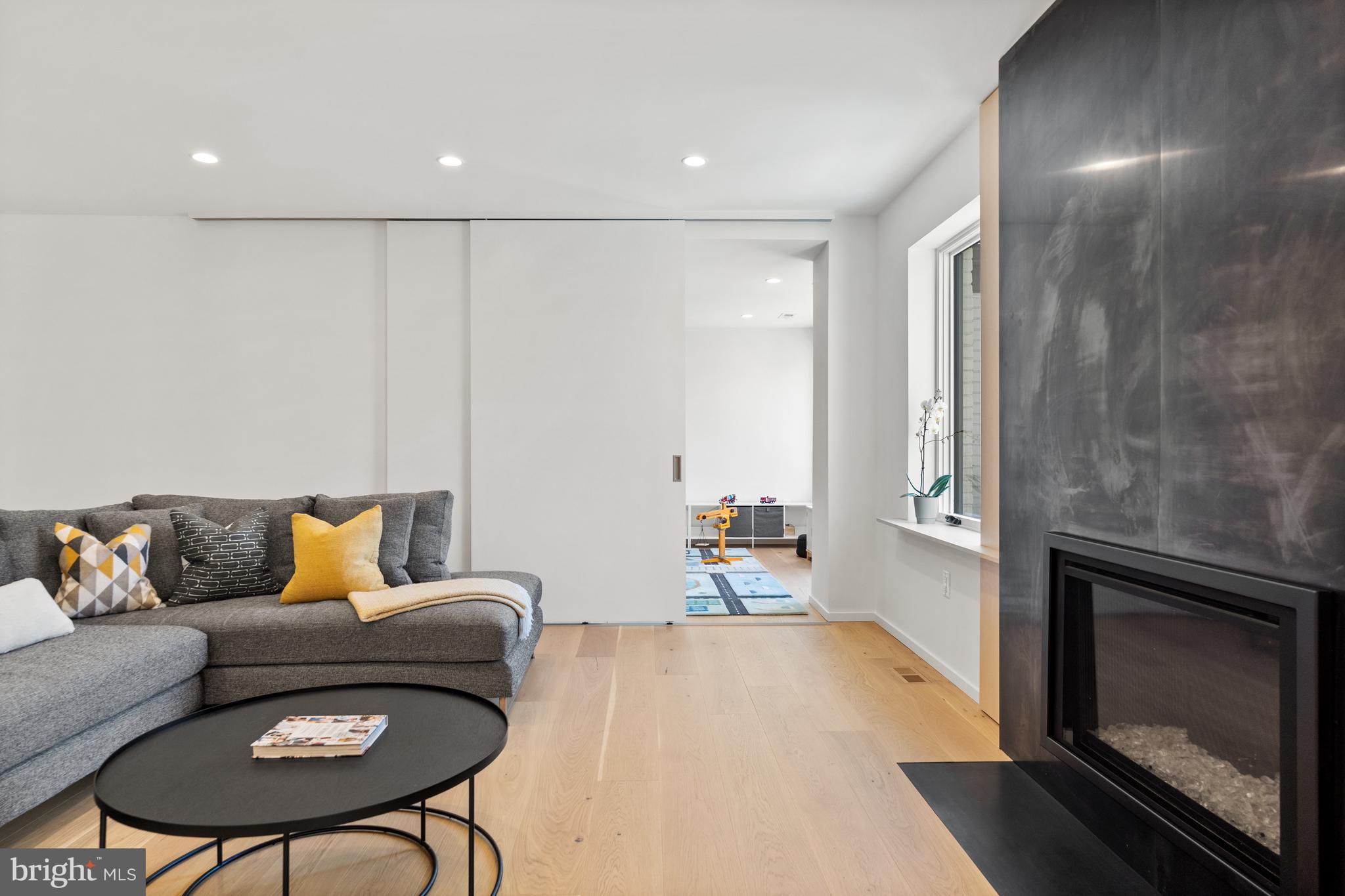 WOODLEY PARK - Residential