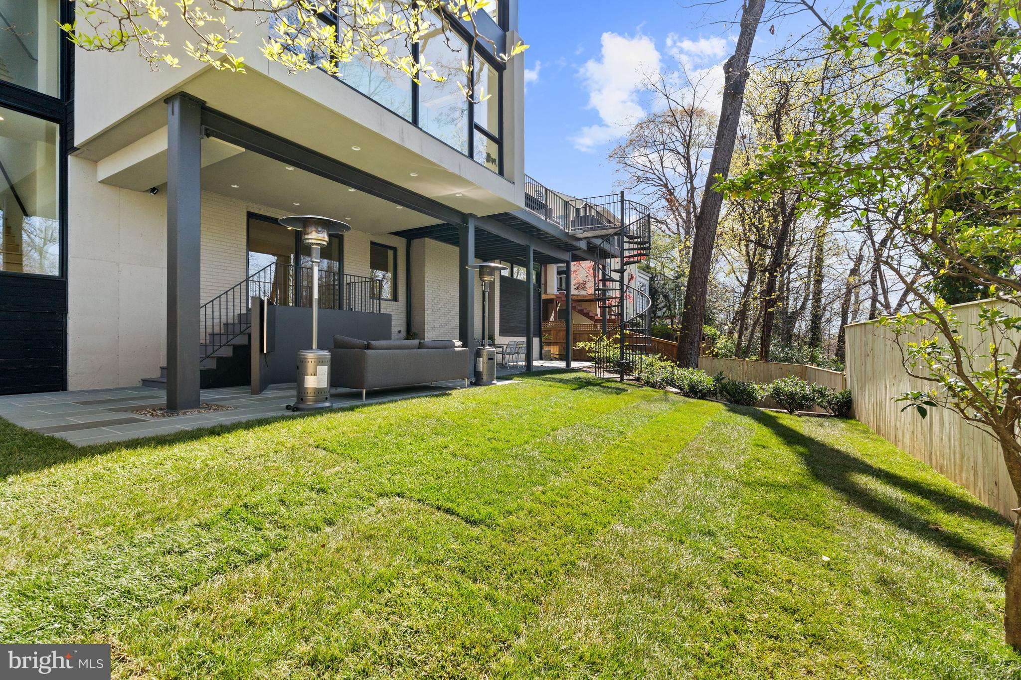 WOODLEY PARK - Residential