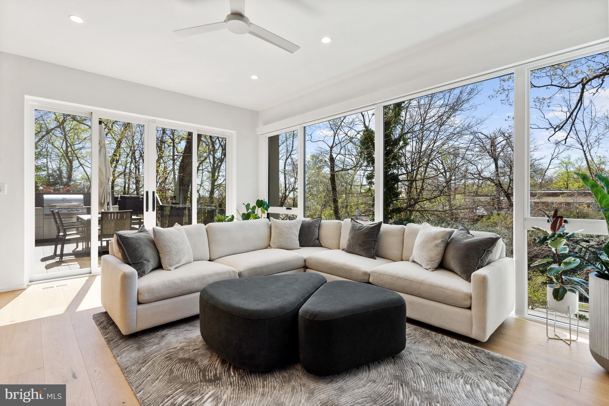 WOODLEY PARK - Residential