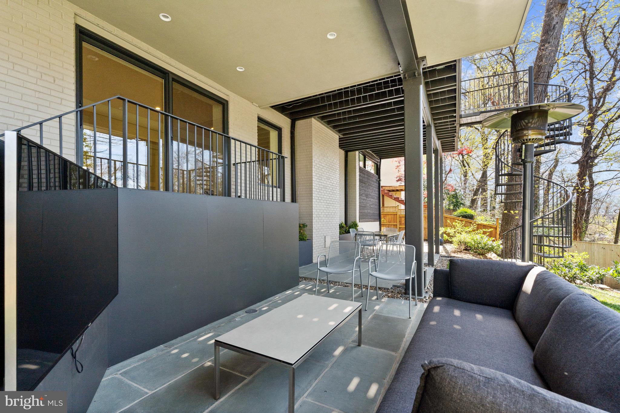 WOODLEY PARK - Residential