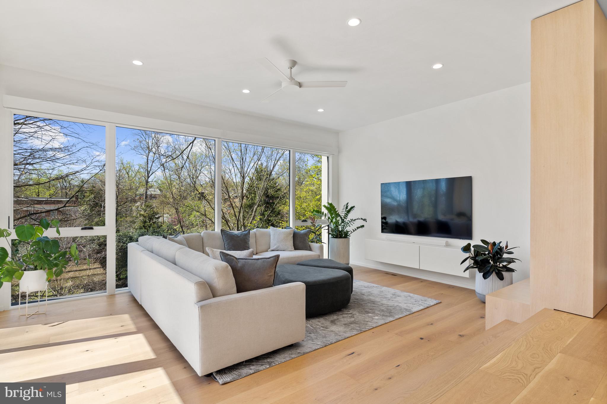 WOODLEY PARK - Residential