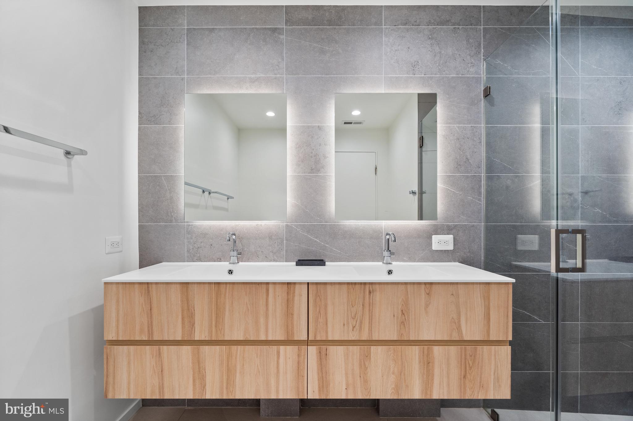 WOODLEY PARK - Residential