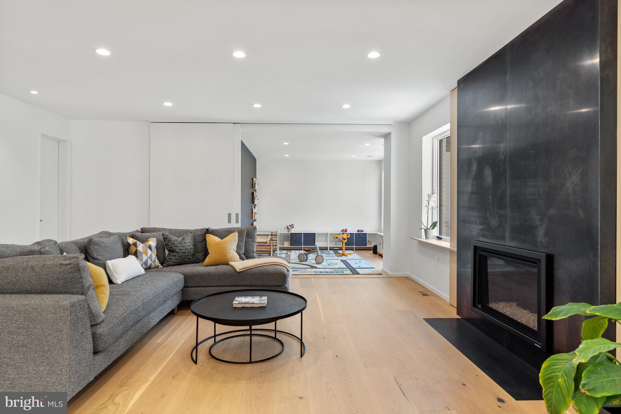 WOODLEY PARK - Residential