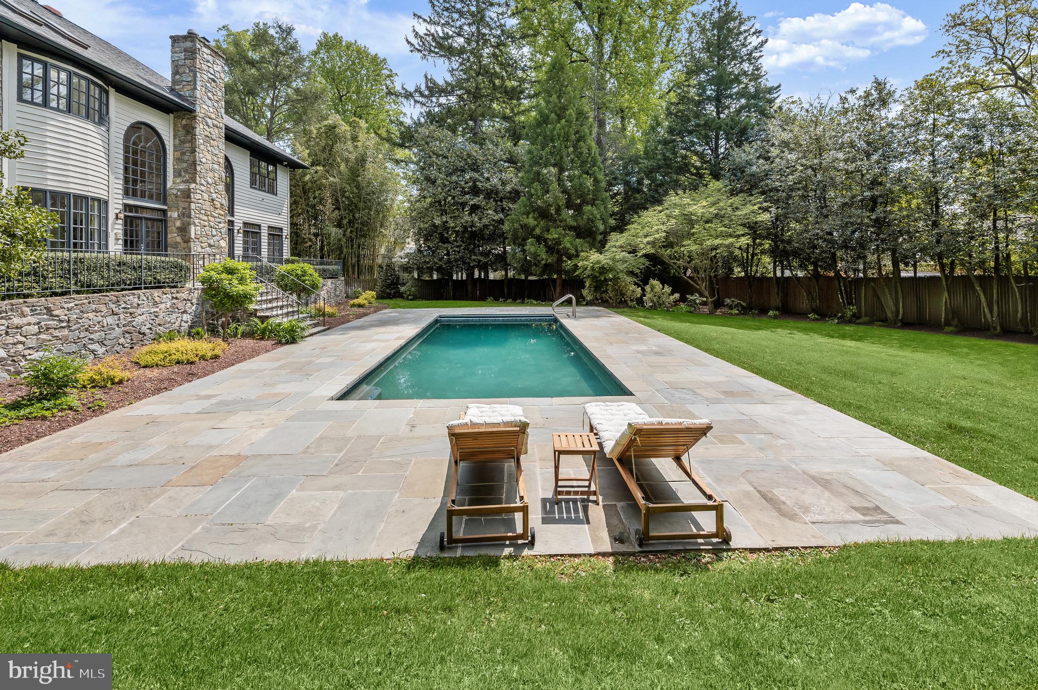 BRADLEY HILLS GROVE - Residential