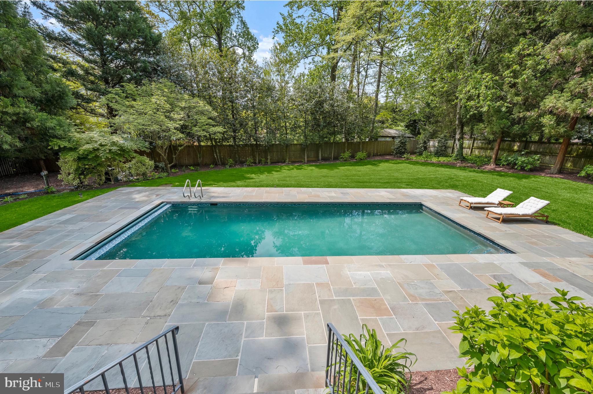 BRADLEY HILLS GROVE - Residential