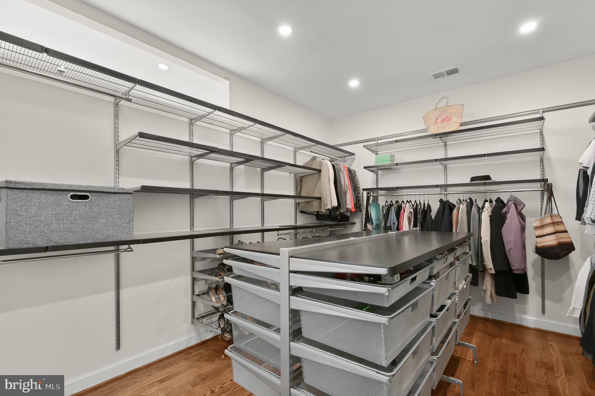 BRADLEY HILLS GROVE - Residential