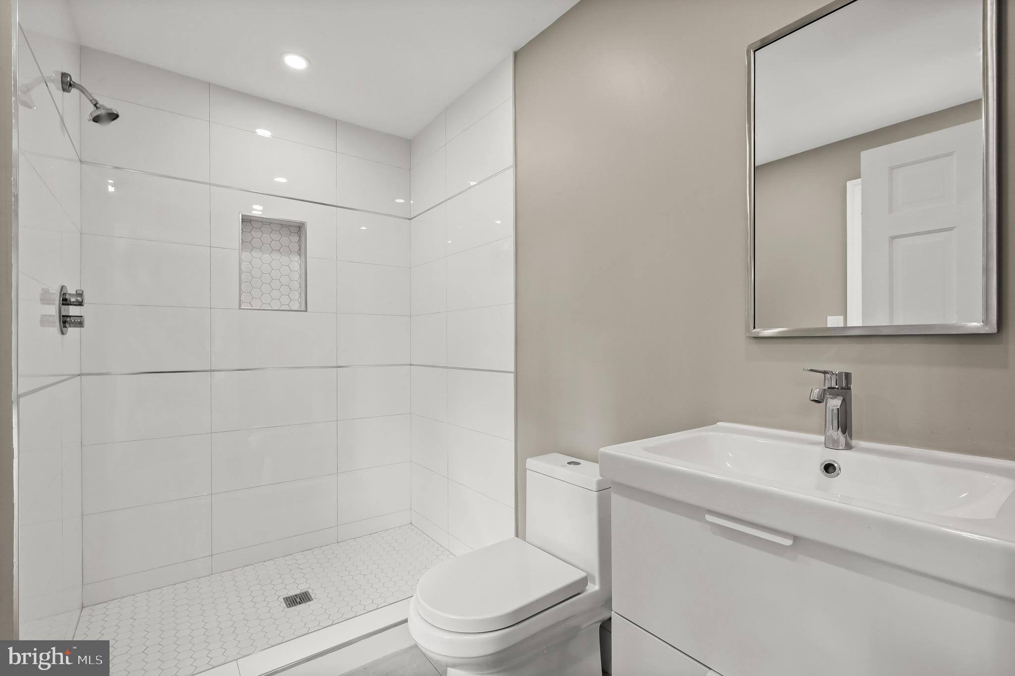 BRADLEY HILLS GROVE - Residential