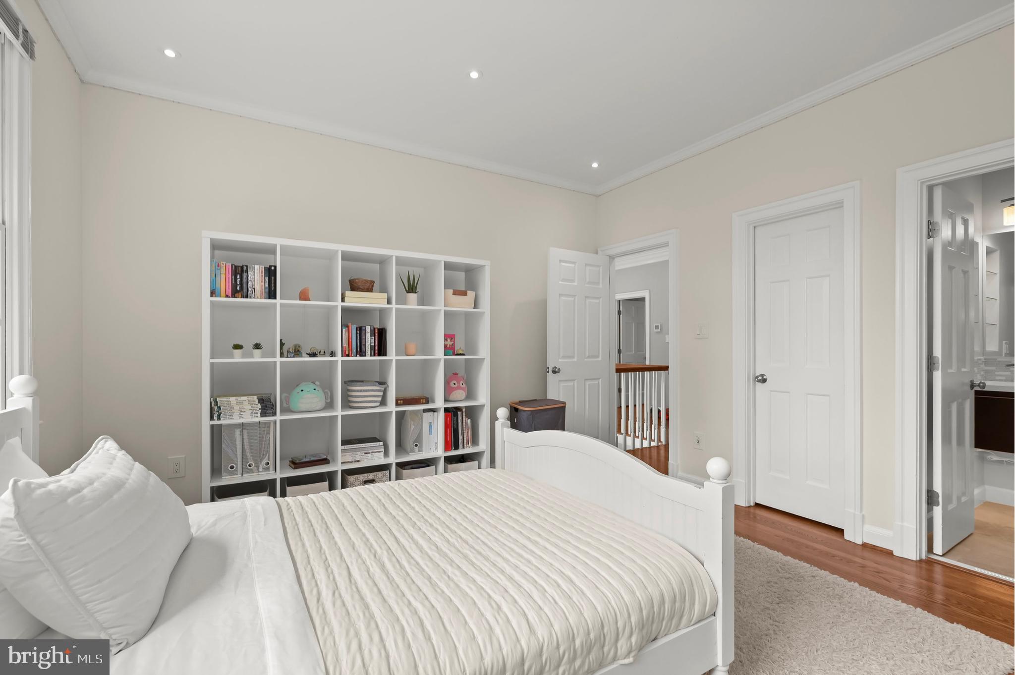BRADLEY HILLS GROVE - Residential