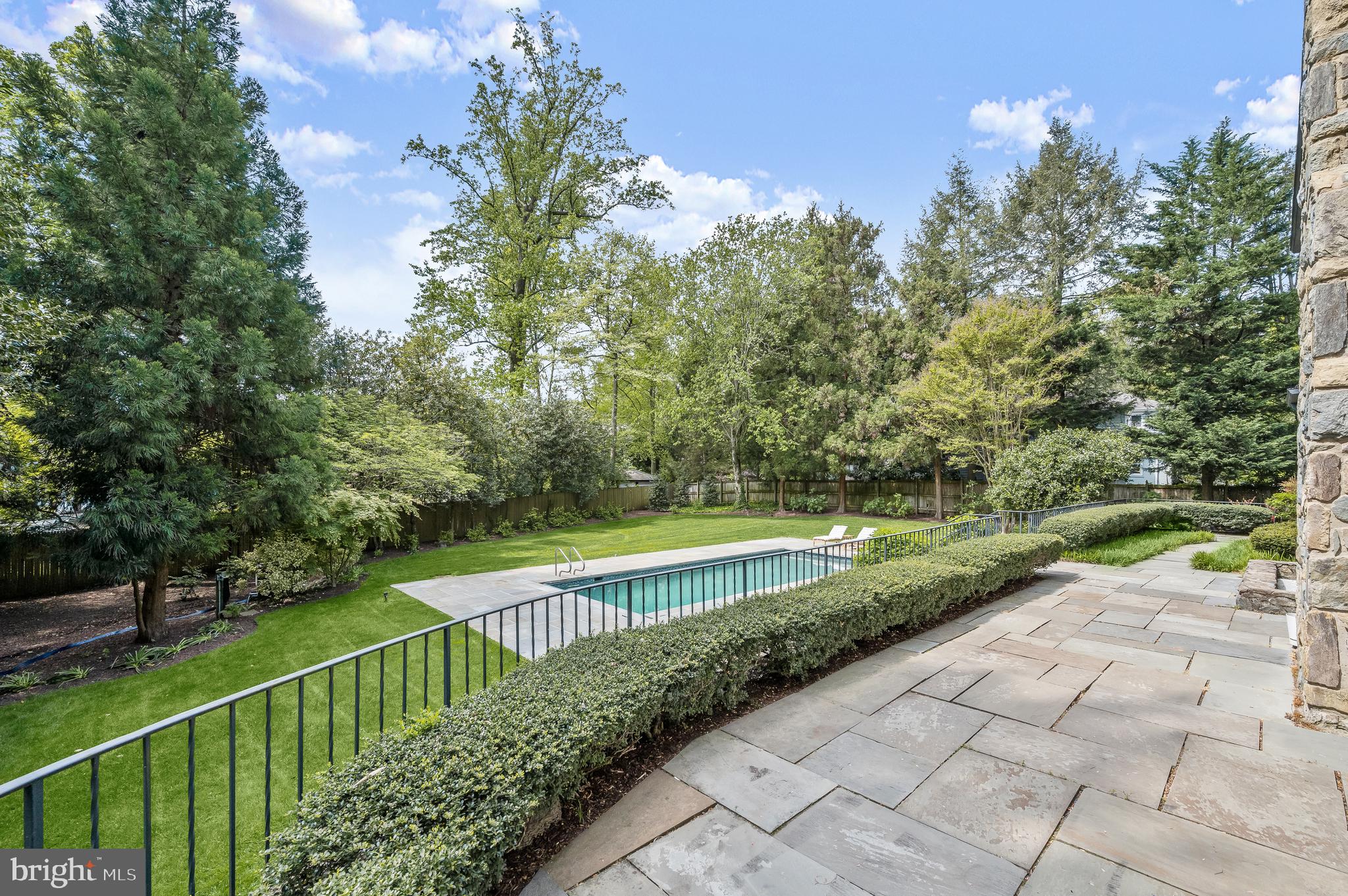 BRADLEY HILLS GROVE - Residential