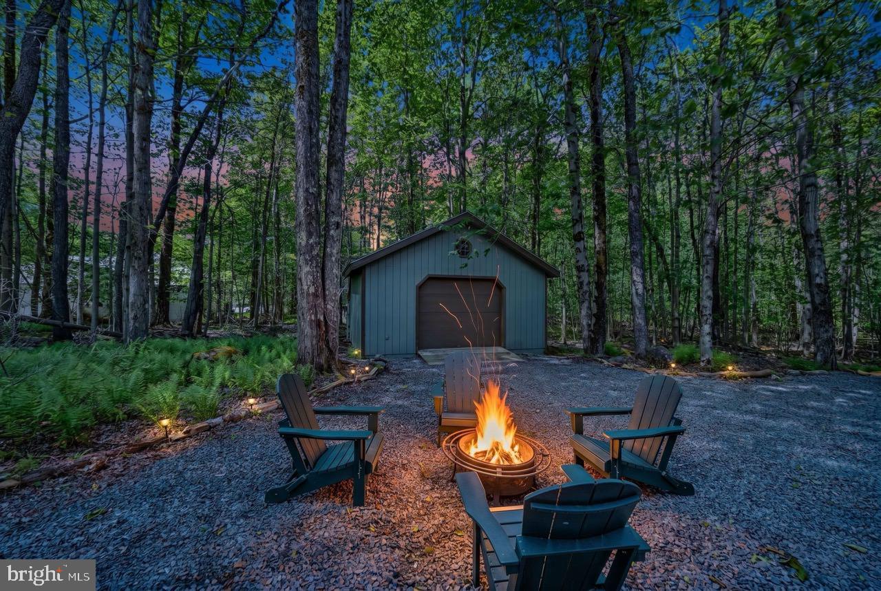 ARROWHEAD LAKE - Residential