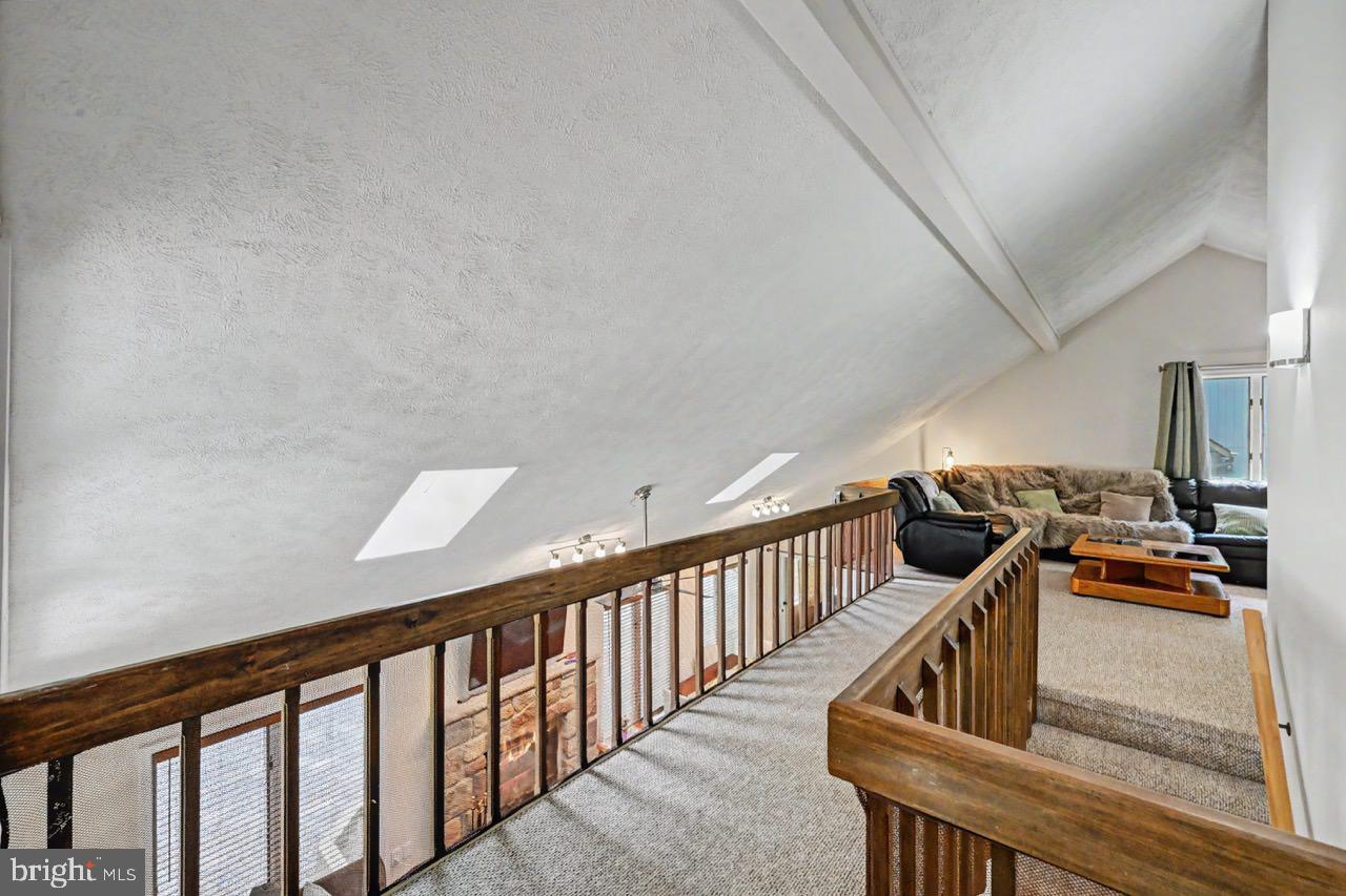 ARROWHEAD LAKE - Residential