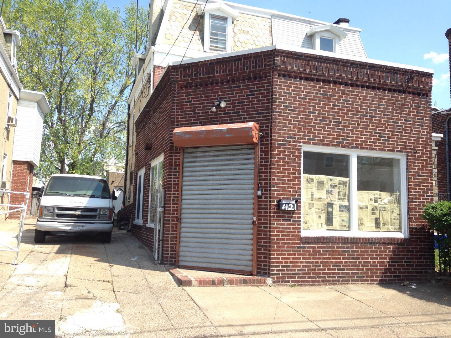 Large Storefront (18x25) with separate office (18x10) with 8 foot wide window street front exposure in high traffic area. 2 Large 7 foot wide windows on sides. HIgh ceilings with two ceiling fans. Tons of potential for your business, office, salon, or store. Great space, must see. Across from dunkin donuts.