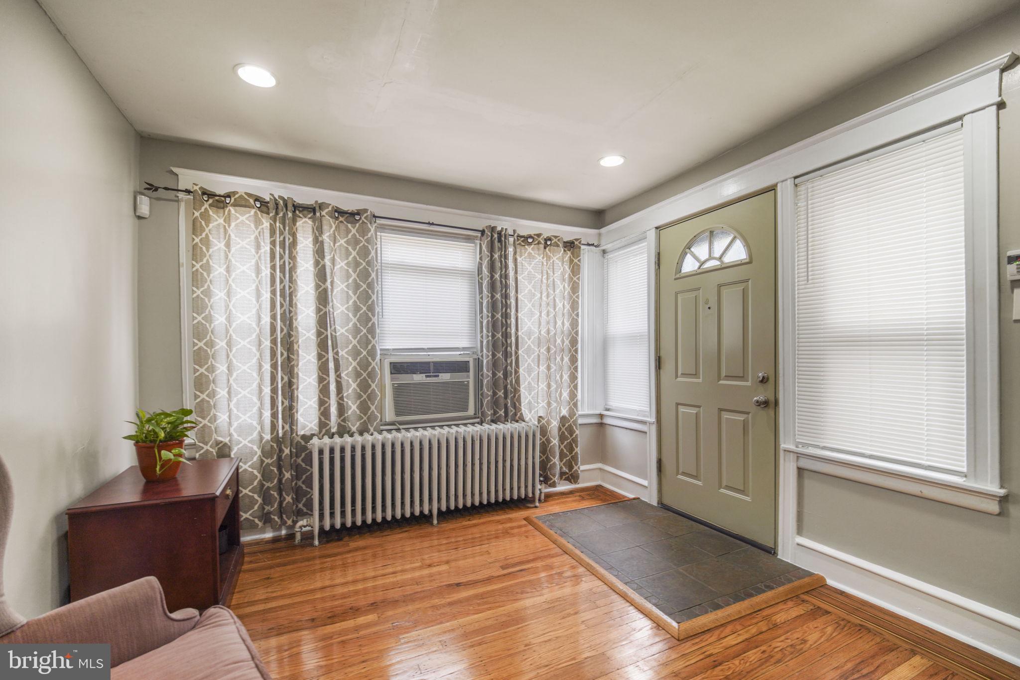 OXFORD CIRCLE - Residential