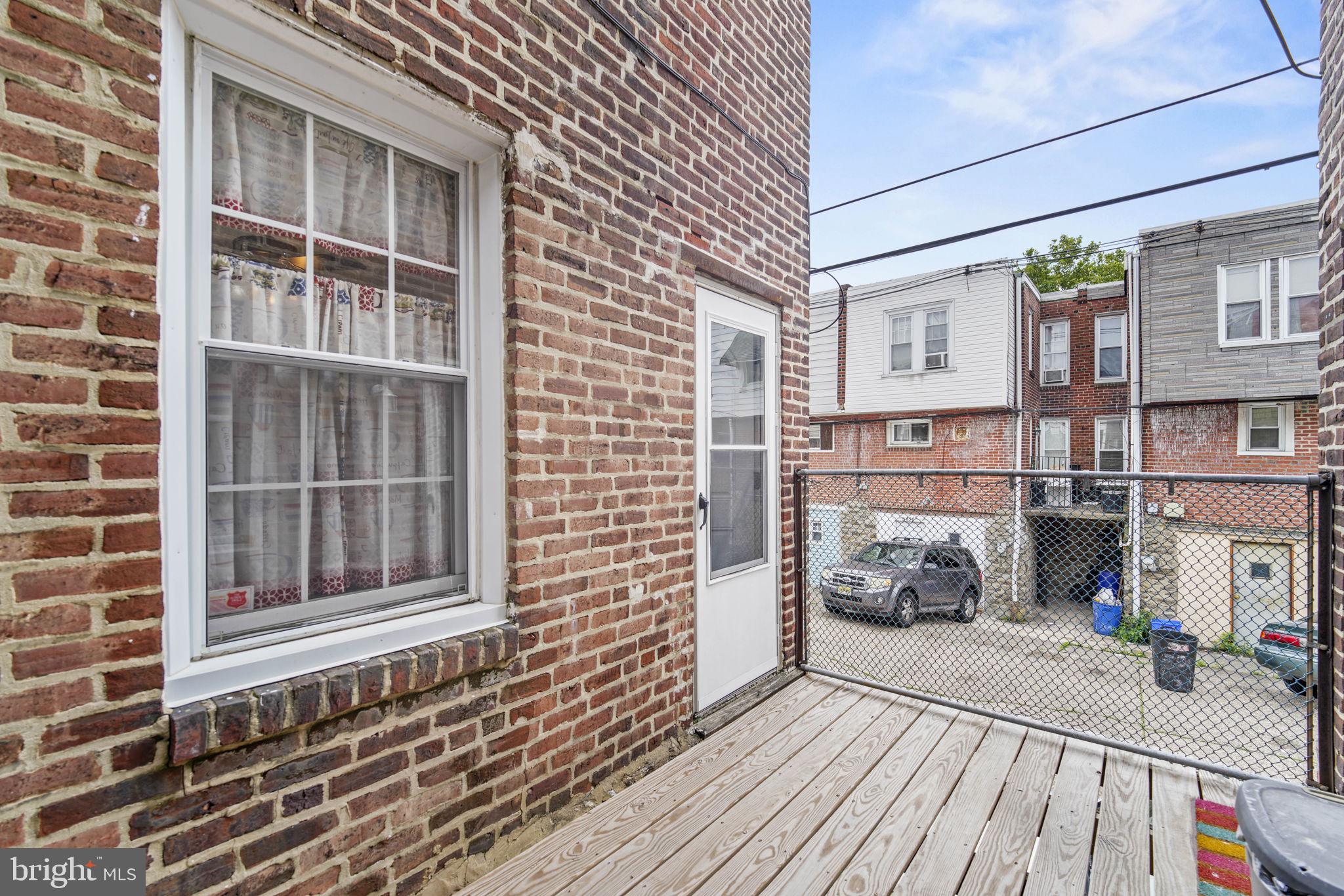OXFORD CIRCLE - Residential