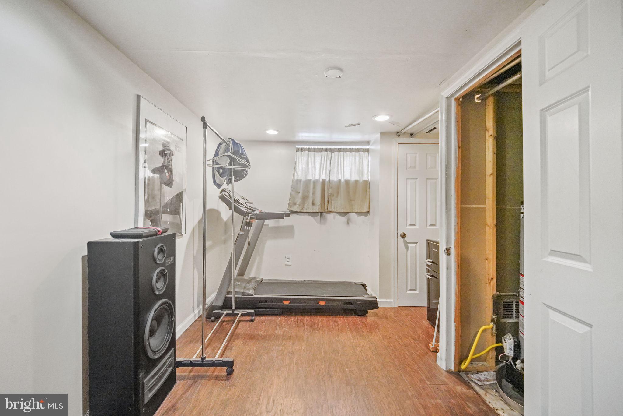 OXFORD CIRCLE - Residential