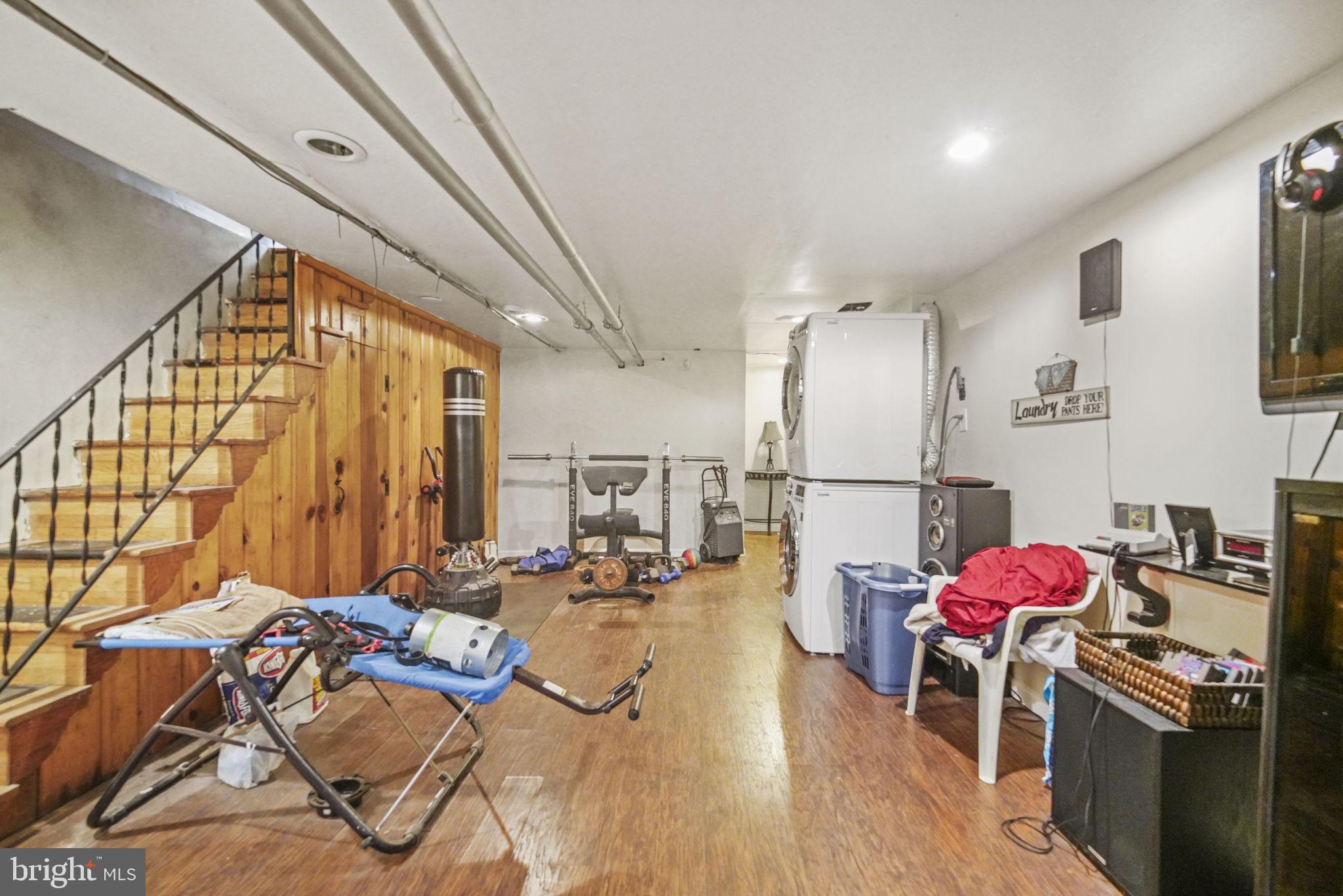 OXFORD CIRCLE - Residential