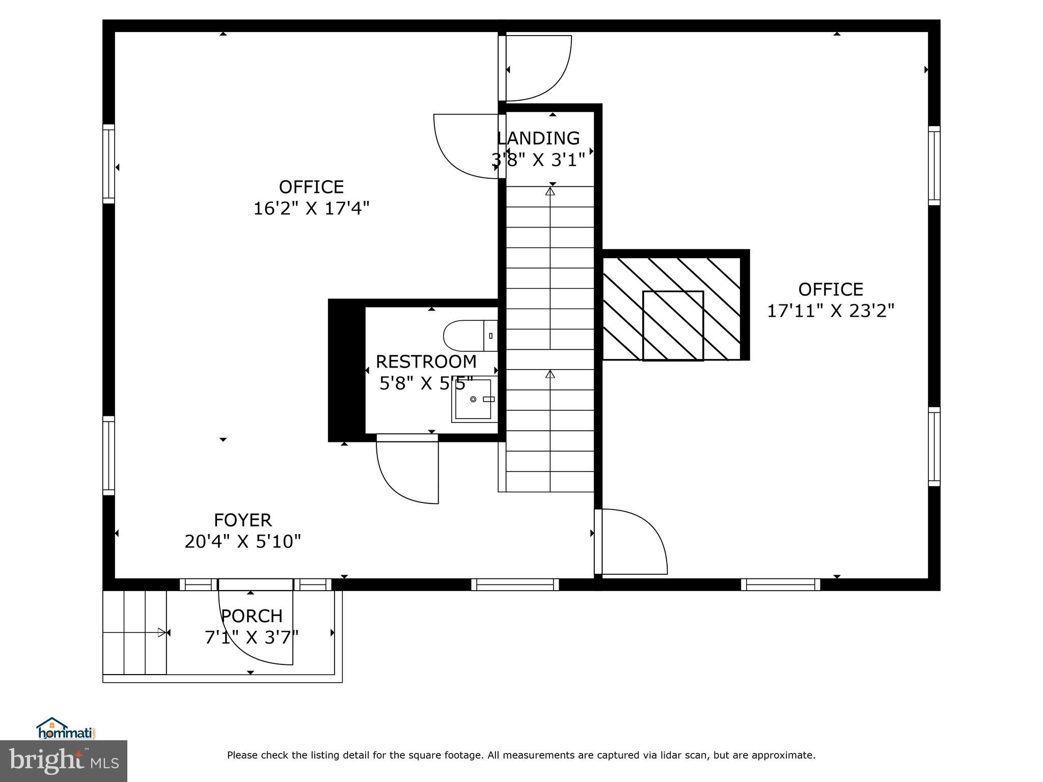 Main image without alt text