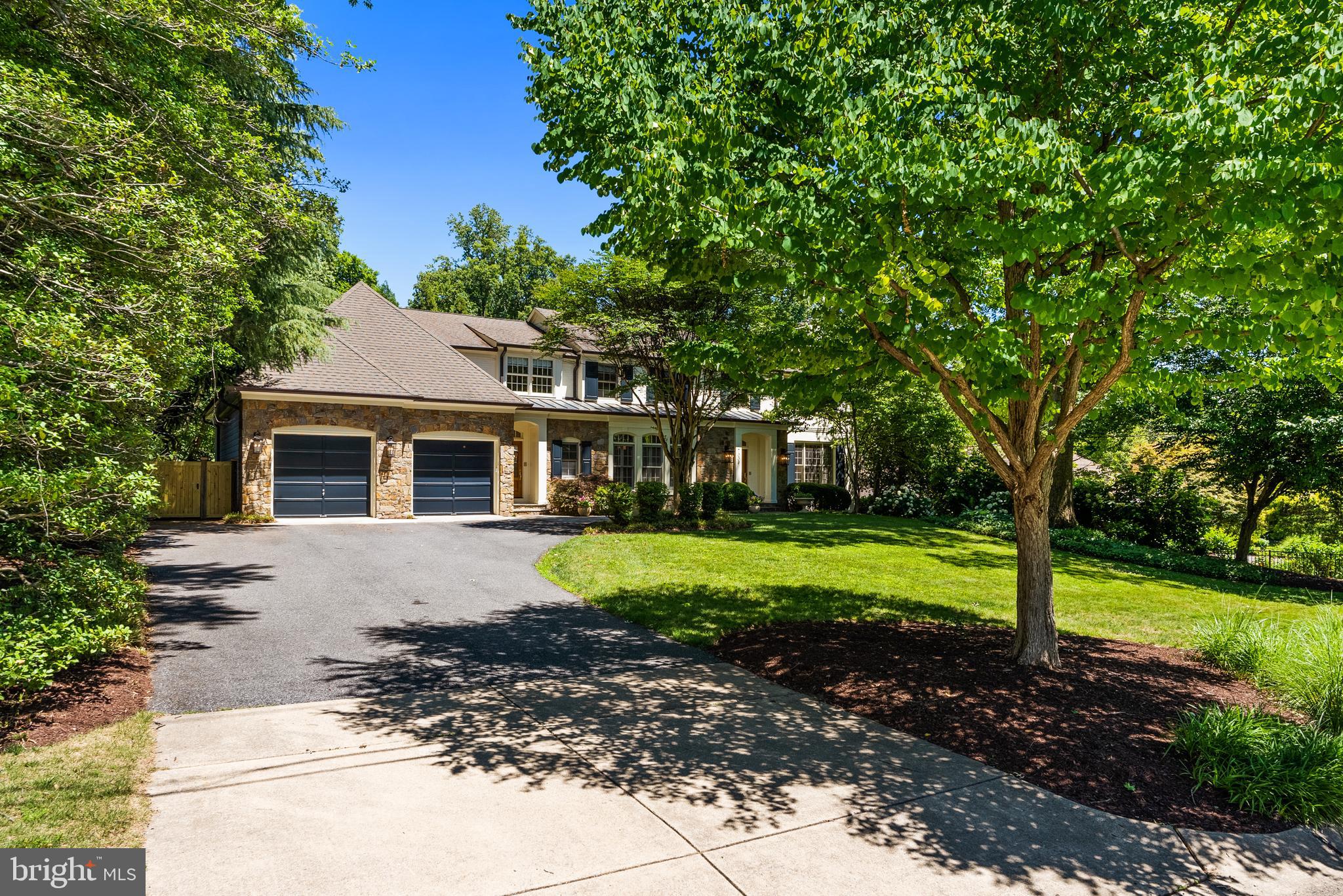 BANNOCKBURN ESTATES - Residential