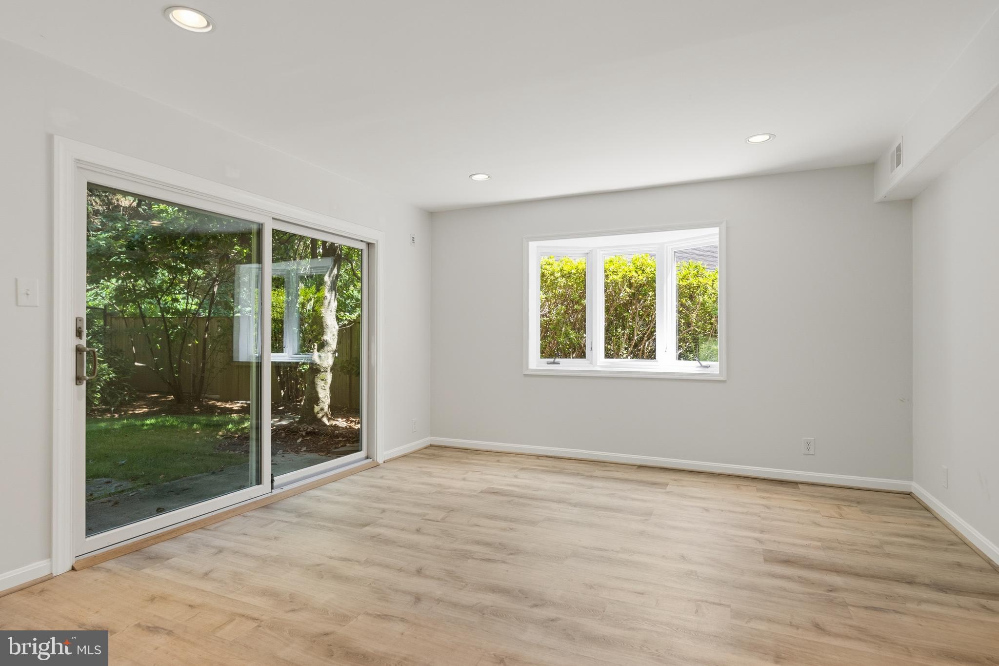 BANNOCKBURN ESTATES - Residential